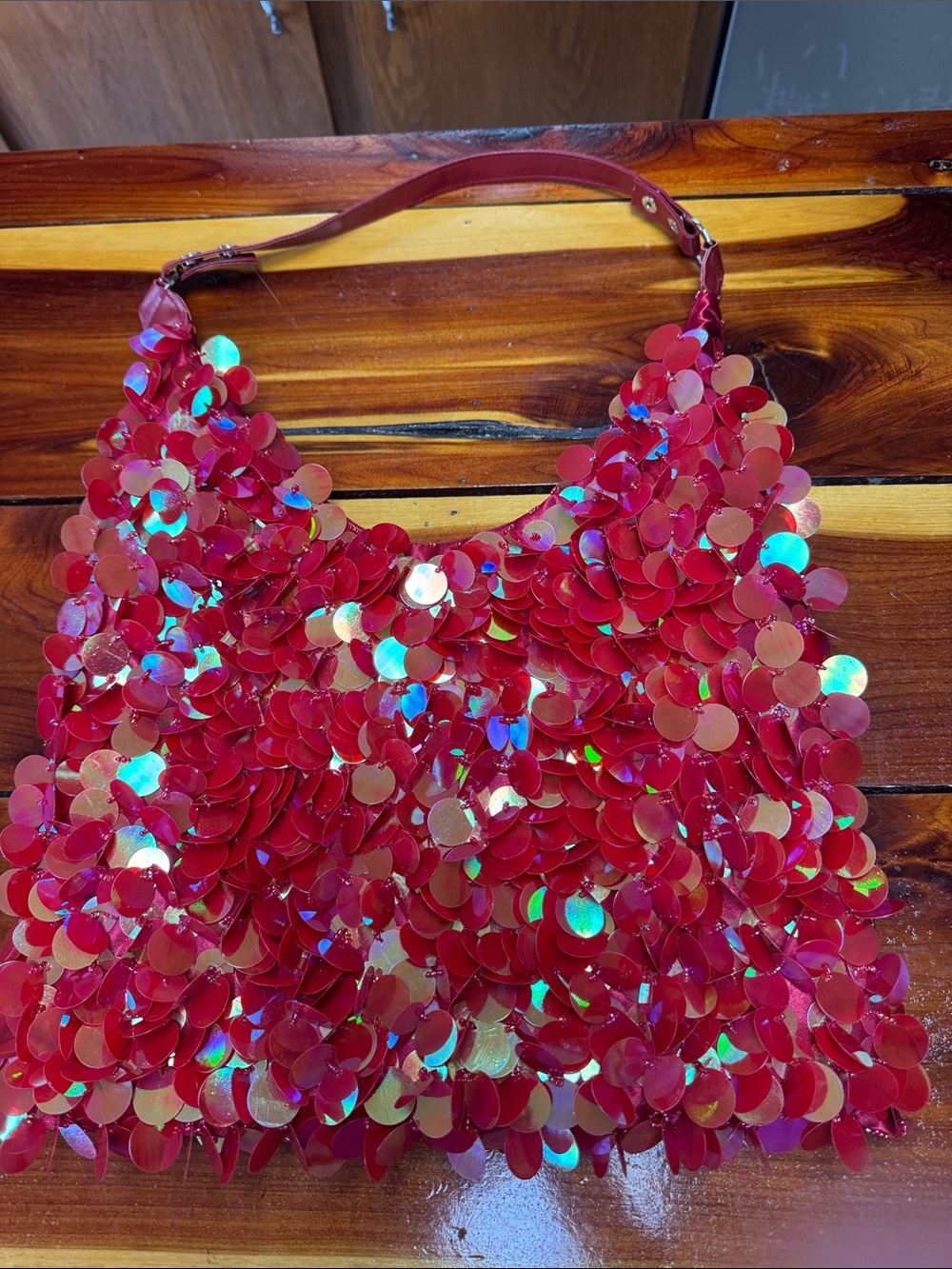 Source Unknown Red Sequin Shoulder Bag with Iridescent Discs - Picture 2 of 4